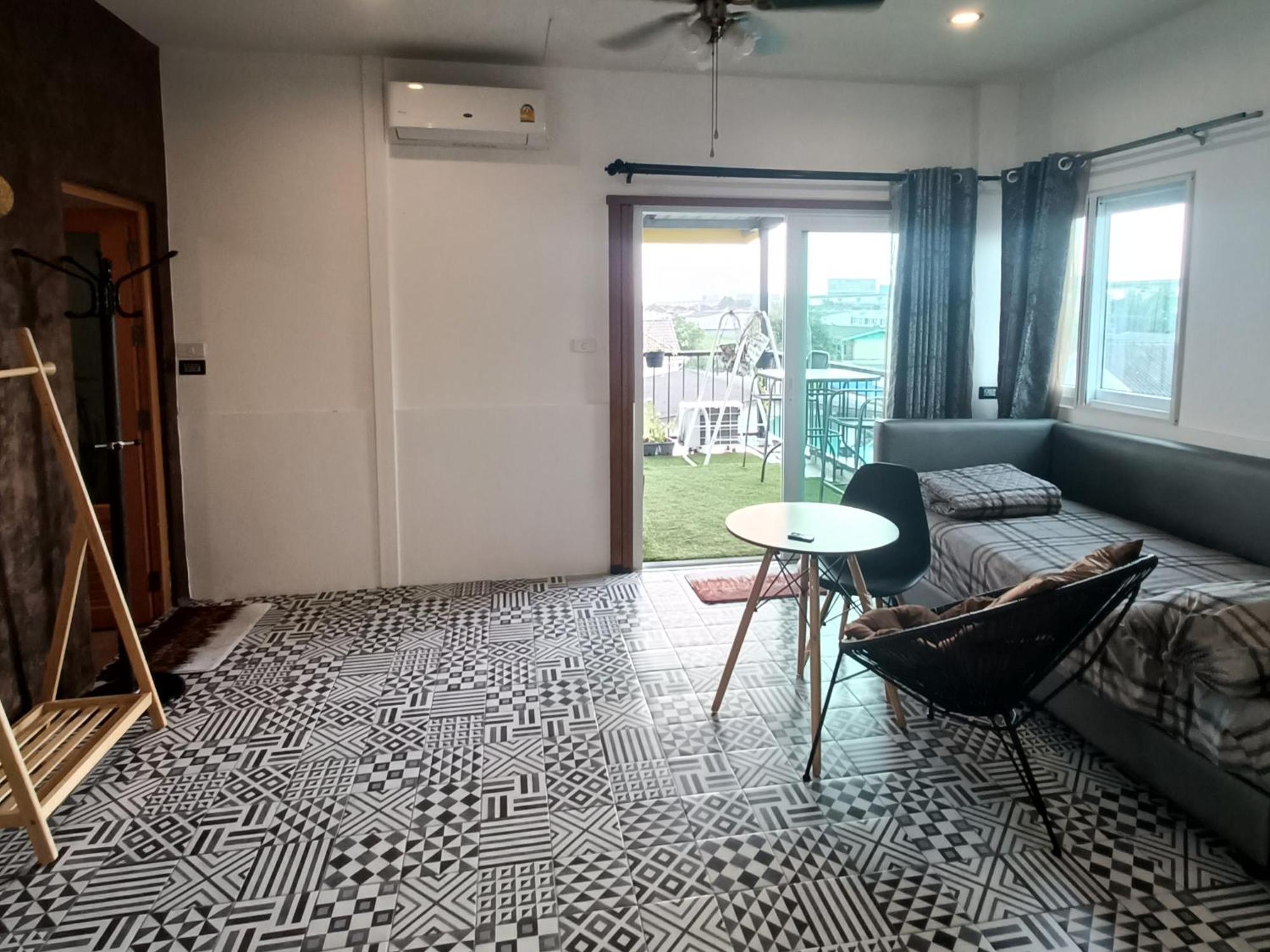 Merit Courtyard Suvarnaphumi House バンコク都 エクステリア 写真